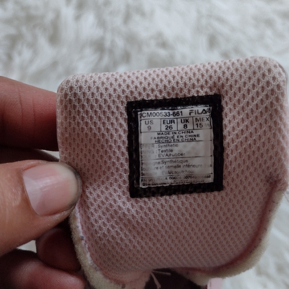 Fila girls sneakers - Picture 2 of 4